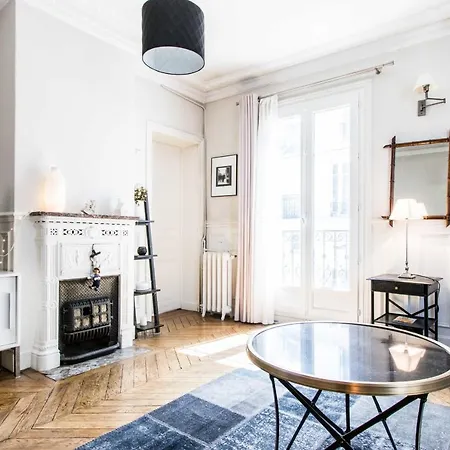 Charming Flat Near Monceau *