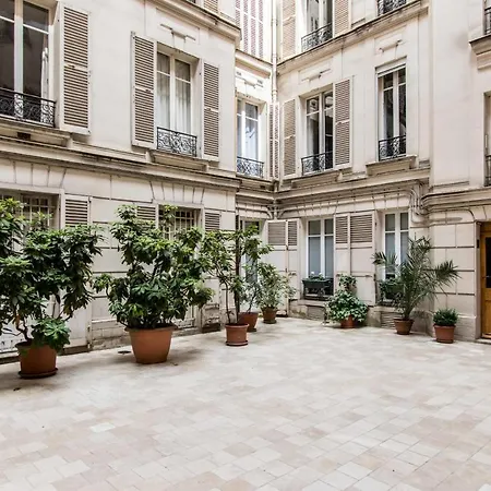 Charming Flat Near Monceau Paris