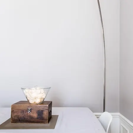 Charming Flat Near Monceau Paris