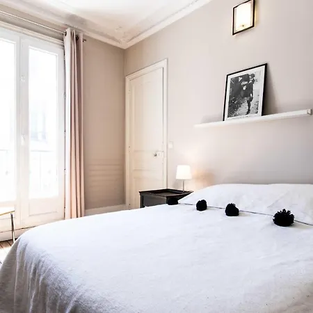 Charming Flat Near Monceau *